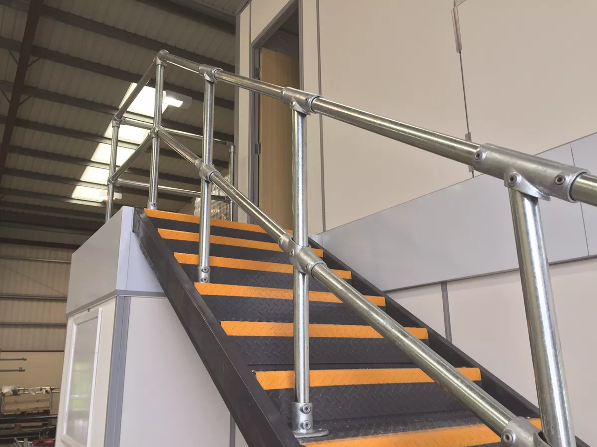 Galvanised Key Clamp Handrail System Connector Pipe Fittings Railings Steel  Tube